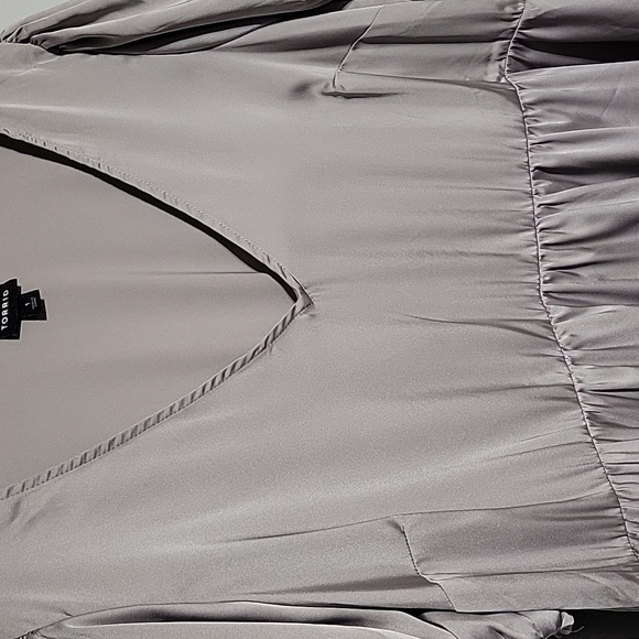 Torrid Women's Silver Silky Puff Sleeve V-neck Gathered Waist Top Sz 1x Classy - Picture 4 of 8